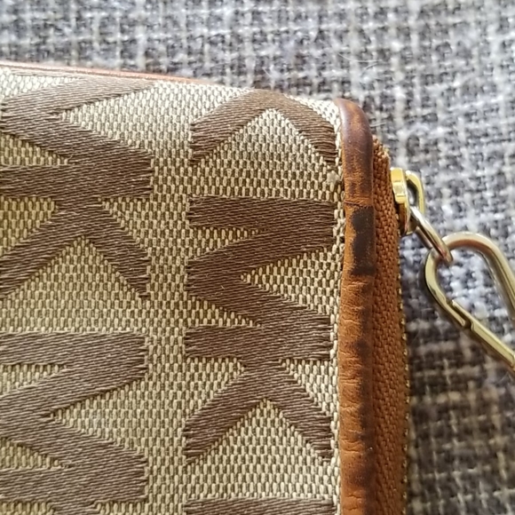 Michael Kors Wristlet Wallet - Picture 12 of 16